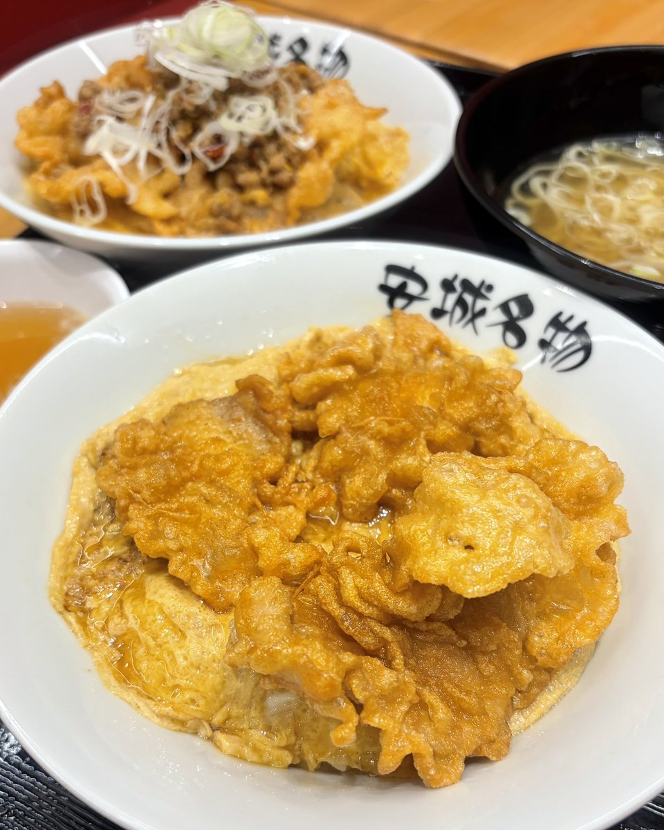gourmet_nagoya's tweet photo. イオンモールナゴヤドーム前にオープン『北京本店』の内覧会に伺いました

安城ソウルフード「北京飯」はトロトロの玉子、しっとりジューシーな豚唐揚げが相性抜群

台湾ミンチ、チーズを合わせた禁断の北京飯も味わうことができます https://t.co/v0HYZDSw3e