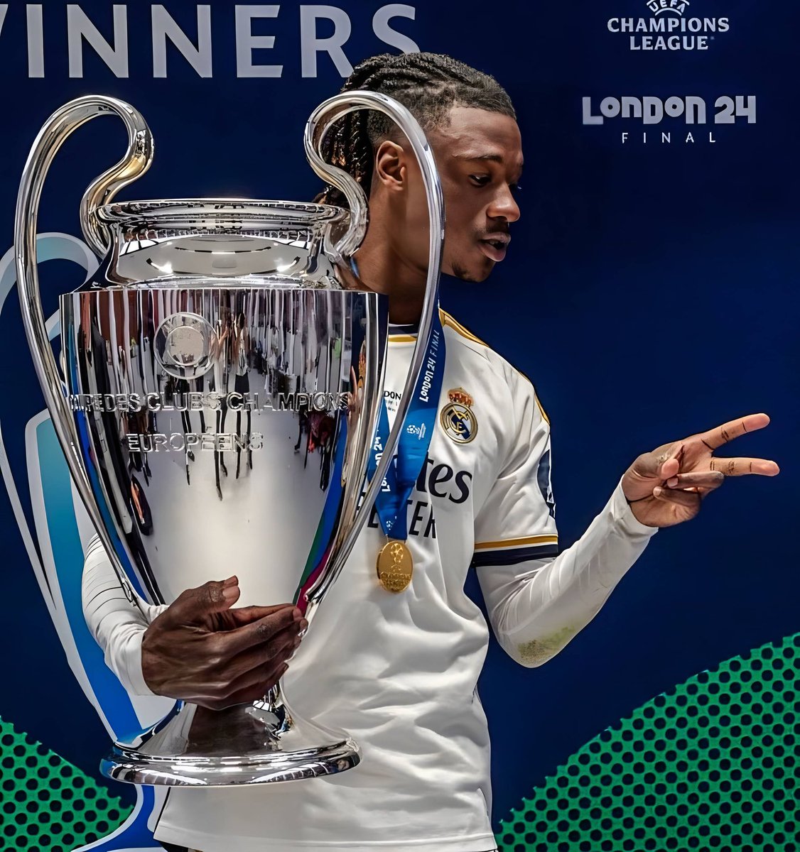 SeydinaOfficial's tweet photo. Mais Camavinga a remporté deux ligue des champions avec le Real Madrid 

Pourquoi vous lui cracher dessus à cause de Rodri qui n’a rien fait pour le club ?

Soyez des madrilènes normaux 😂😂😂 https://t.co/8EfAeMlI7B