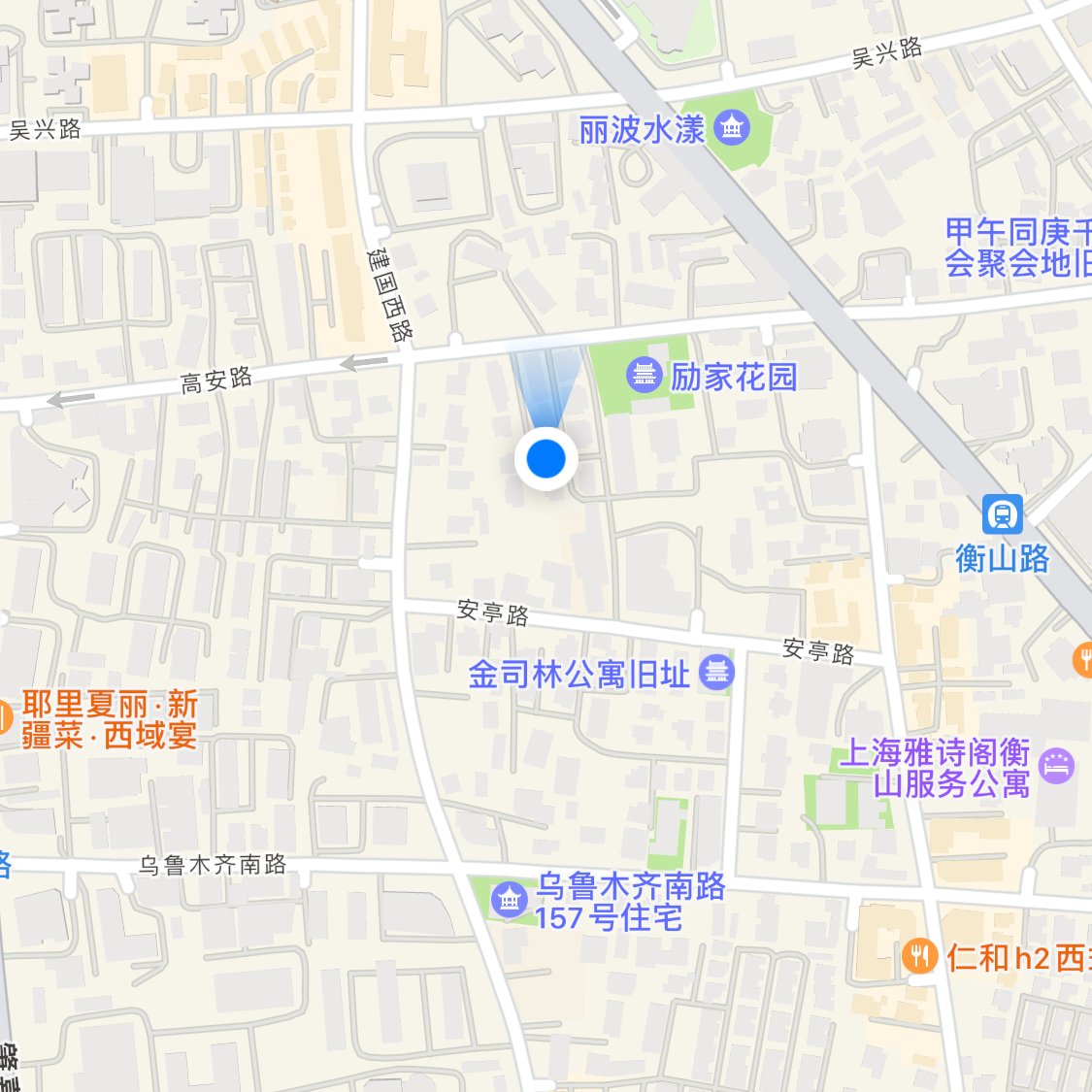 cuttingmedicine's tweet photo. 路边长椅有人留了本二手书，带走读了，#上海 想找哥哥接力，#反差 主页蹲我。#交友。 https://t.co/pz1yTo8n3x