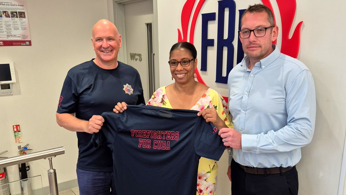 EmbaCuba_UK's tweet photo. 17 Cuban firefighters died battling the 2022 Matanzas fire. The US blockade meant vital foam was scarce. 4 years on, Ambassador @IsmaraWalter met @fbunational to honor the fallen &amp; build solidarity. A British &amp; Cuban firefighter run towards the same fire. 🇨🇺✊ 
#CubaNoEstáSola https://t.co/6wzyyVE3sY
