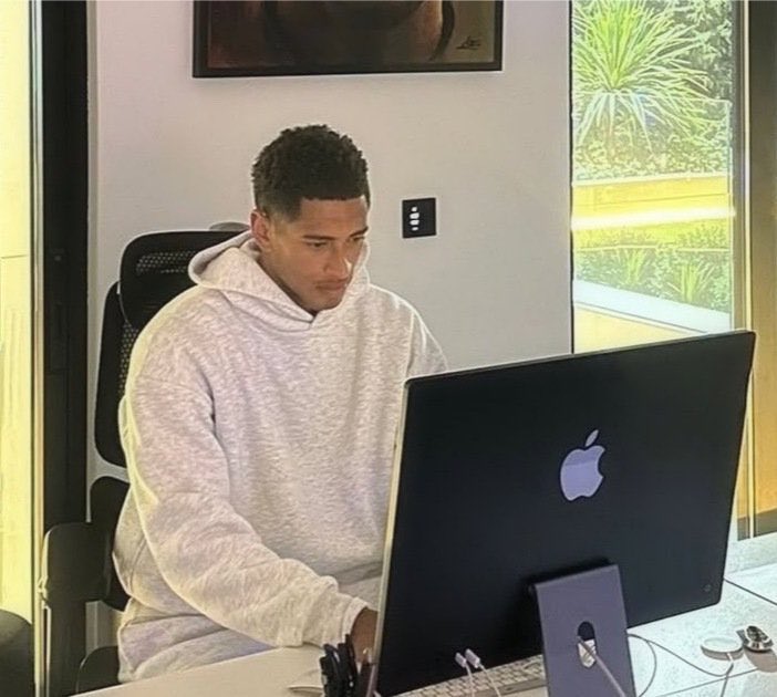 naxdrew's tweet photo. me working extremely hard on something completely trivial and pointless just because i treat everything like a ruthless competition https://t.co/D365hliPOh