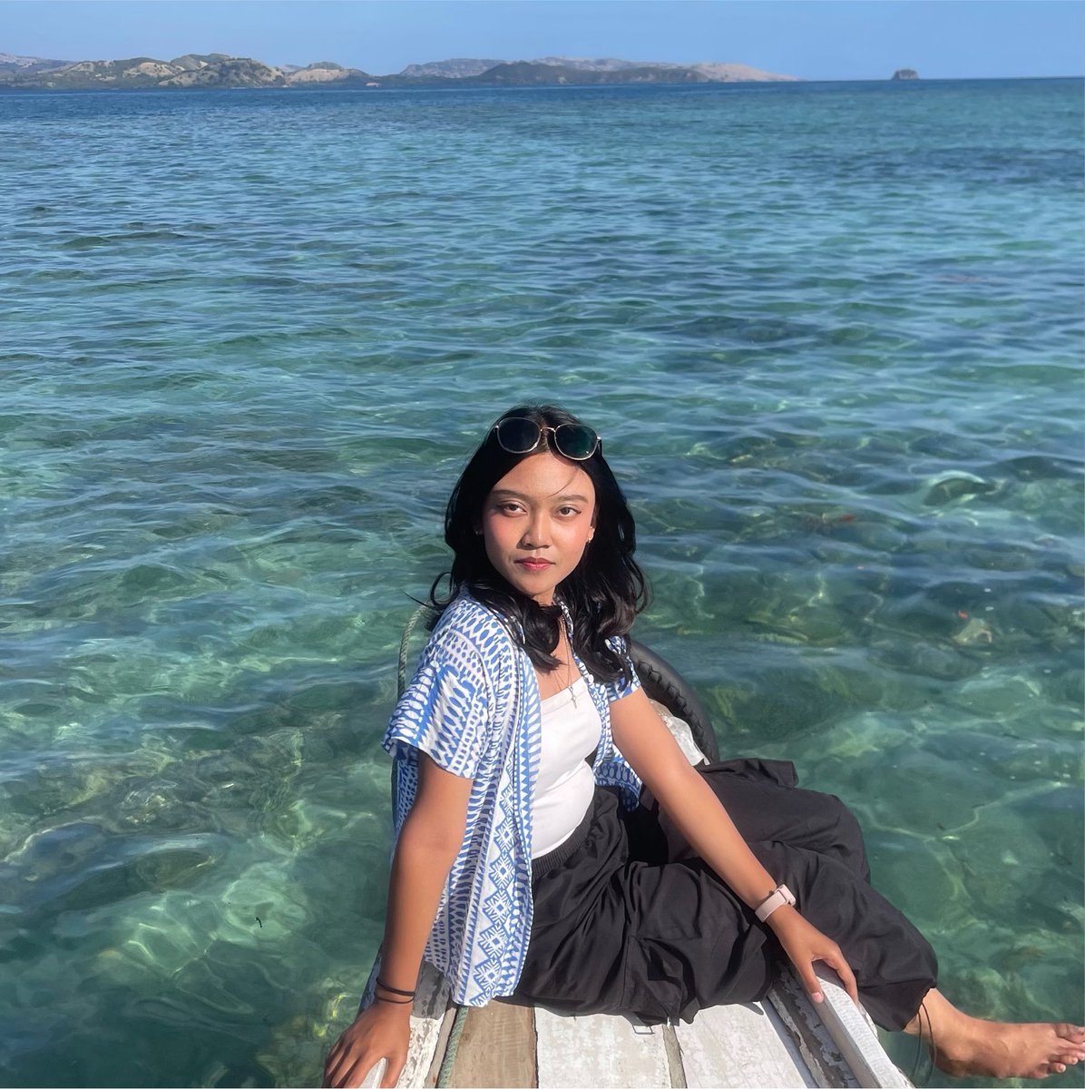losttangelles's tweet photo. guys maaf klo npd SEMUA FOTO DI SATU TEMPAT gue upload semuanya karena even aku kaget krn ini bukan aku banget😭 ANYWAY RIUNG SEBAGUS ITUUUUU semua orang harus pergi ke NTT DAN KE NGADA dan ke RIUNG!!! https://t.co/438oNcfIMl