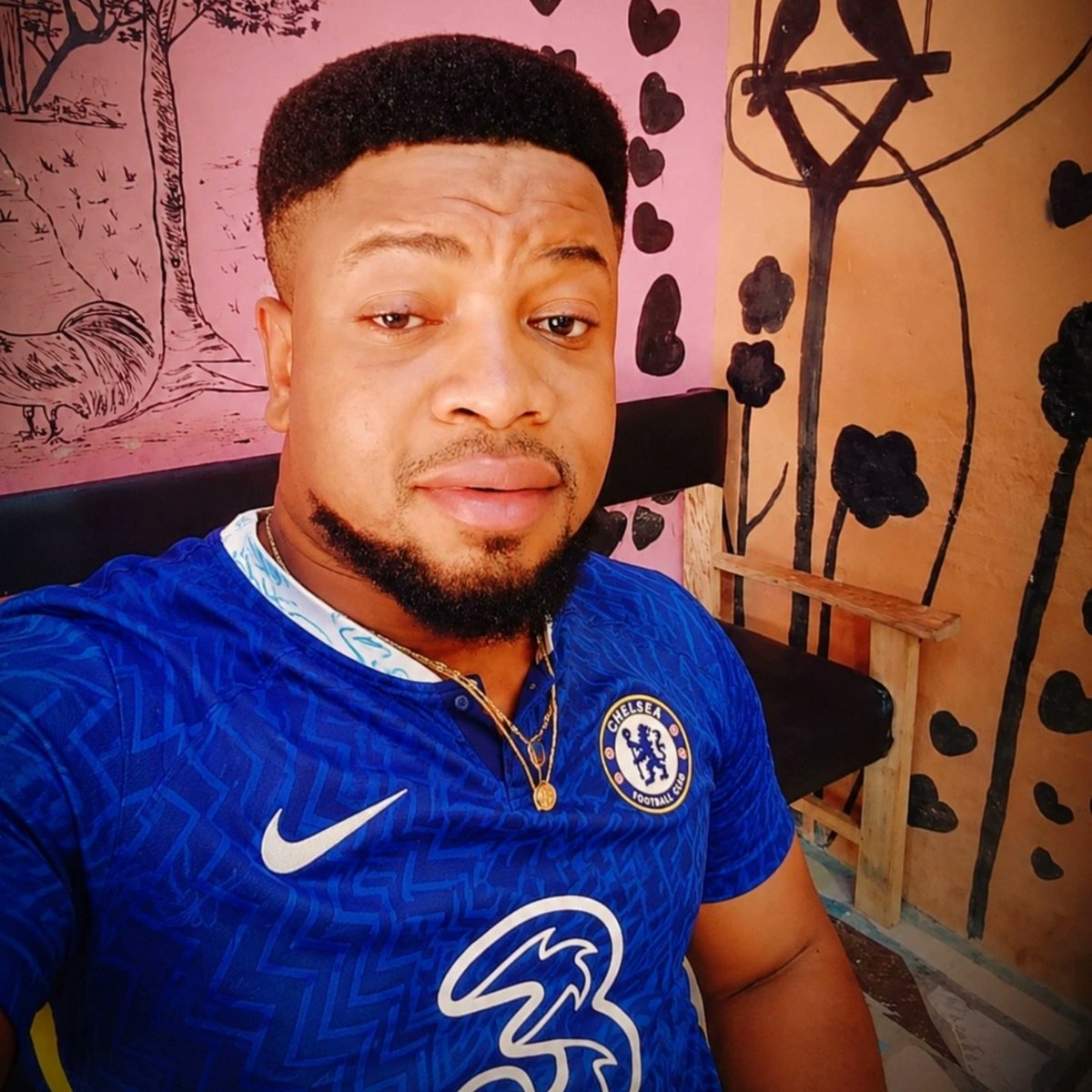Emikado20's tweet photo. London is blue 💙🔵💙 Up Chelsea. https://t.co/jzZjEShJiD