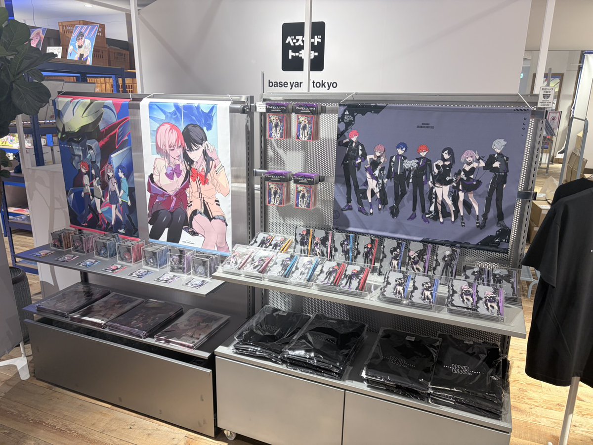 EDITH_official_'s tweet photo. ◤￣￣￣￣￣￣￣￣￣￣￣￣￣￣￣￣￣￣￣￣
　　GRIDMAN UNIVERSE｜望月けい Vol.2
　　at baseyard Tokyo 本日よりスタート
＿＿＿＿＿＿＿＿＿＿＿＿＿＿＿＿＿＿＿＿◢

📍2026年8月7日〜8月23日まで
🏬ベースヤードトーキョー原宿路面店、EDITH ONLINE(受注アイテムのみ)

等身大パネルや、特大横断幕、そして
望月けい先生サイン入り「キャラファイングラフ」が展示中🙌

ぜひ、ご来場ください🙇

👇詳細はこちら👇
https://t.co/r93fNVg5Cz

@SSSS_PROJECT @key_999 @CULTURE48830430
#GRIDMAN_UNIVERSE #グリッドマンユニバース望月けい