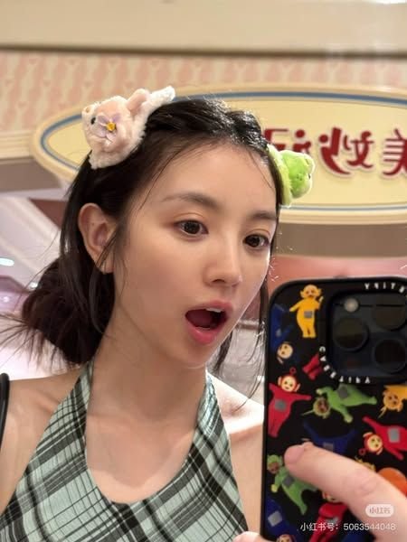 nalavieta's tweet photo. Good evening, ada yang mau titip beli es krim? @KIMPULsub @kimMAAAQ @kimVALEYA @kimMIAWW https://t.co/BbcCEFnUhN