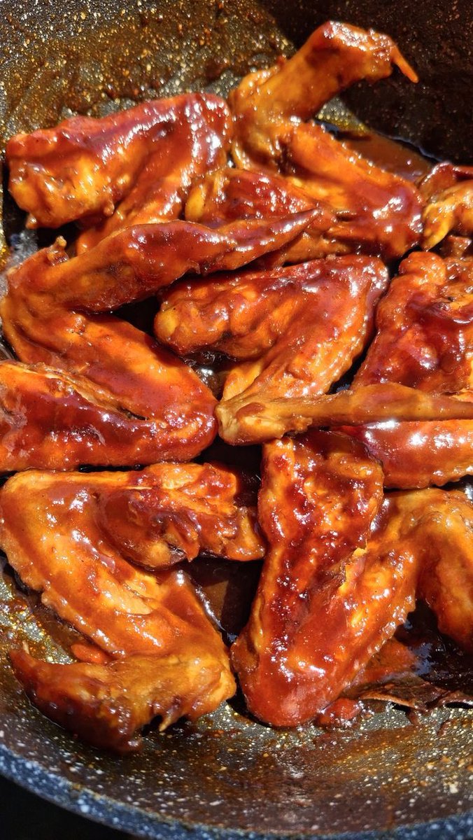ayaegyu's tweet photo. pilih ayam sambel ijo atau ayam sayap bakar https://t.co/mz2KftqIet