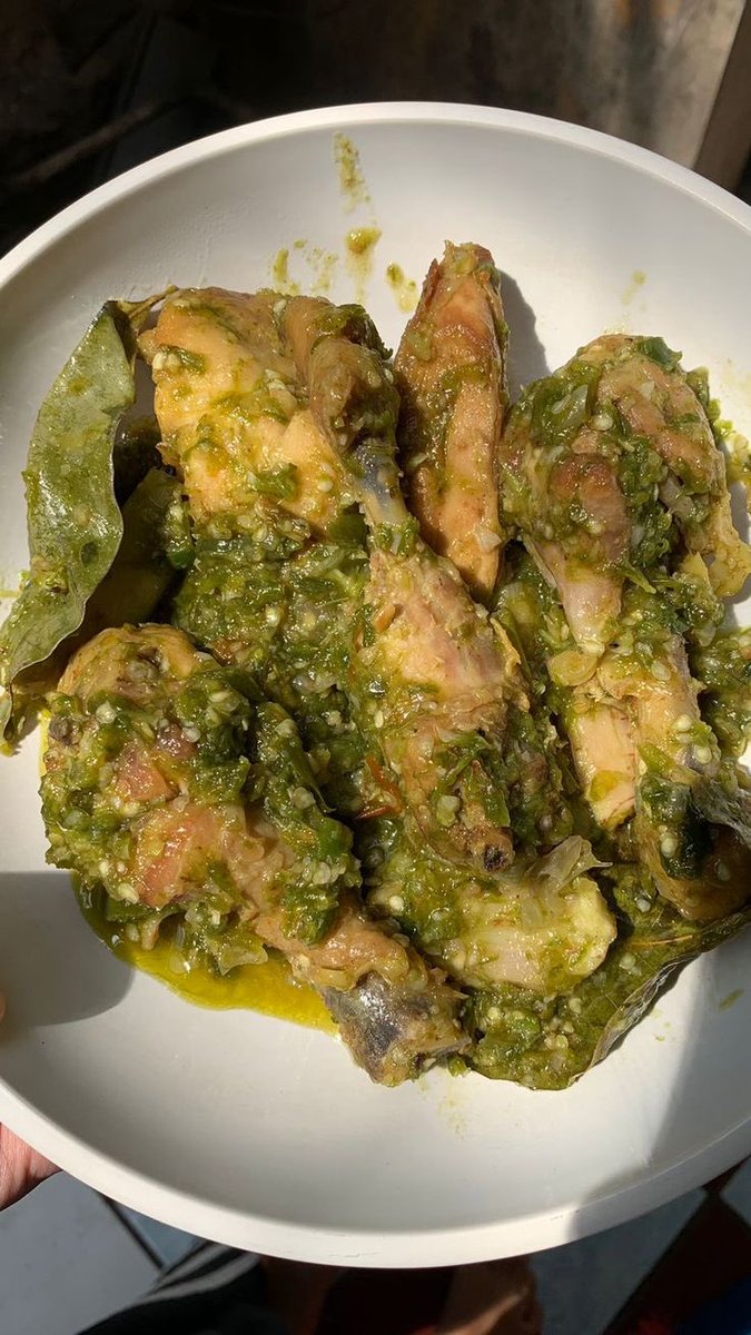 ayaegyu's tweet photo. pilih ayam sambel ijo atau ayam sayap bakar https://t.co/mz2KftqIet