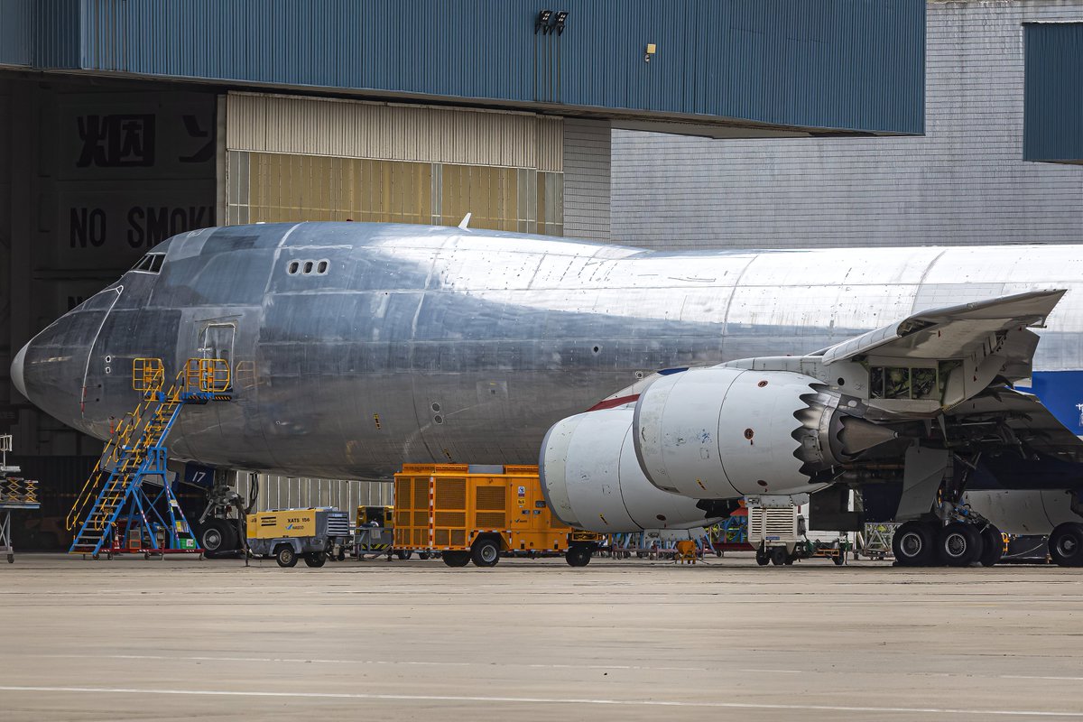 Fahadnaimb's tweet photo. Latest images of NCA 747-8F in Xiamen at HAECO looking pure polished aluminum. Paint stripped during maintenance... you almost never see a modern freighter like this. The metal is catching every bit of light and it looks unreal.
Honestly prefer it over most liveries. https://t.co/9JbLuAuo7Y