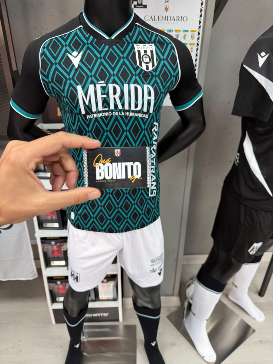 isaacfouto's tweet photo. 🙋🏻‍♂️Un año más mi abono del @Merida_AD 

👉Apoya al equipo de tu ciudad. Va mucho más allá de ganar o perder: implica compartir sus valores, su historia, sus colores y sentirse representado por él. Feliz temporada 😘🤗 https://t.co/UqXM2Sa8Nu