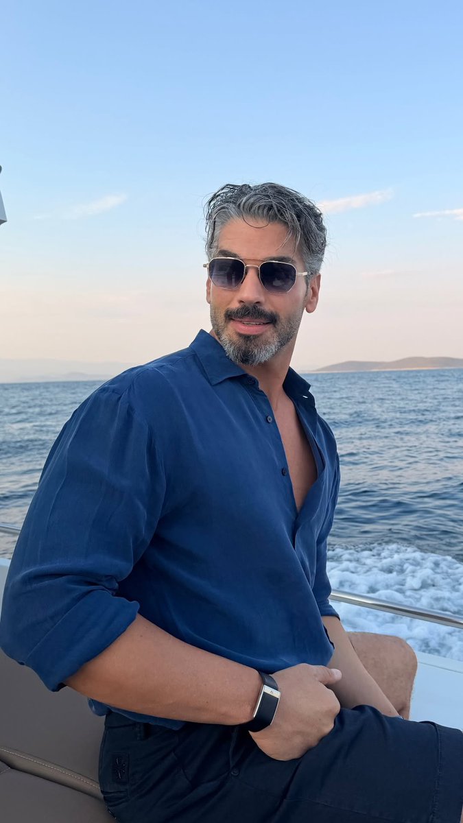 zagflav's tweet photo. @SukruOzyildiz  Kesinlikle o olmalı, yani adamın oyunculuğu gerçekten efsanevi, çok yakışıklı olmasının yanı sıra çok iyi de oynuyor. Beni her zaman etkilemeyi başarıyor.
#Sukruozyildiz , #ŞükrüÖzyıldız https://t.co/xciaYjY0QB