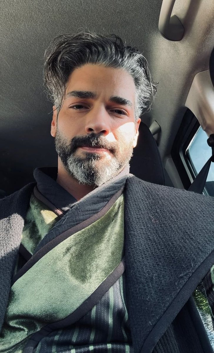 zagflav's tweet photo. @SukruOzyildiz  Kesinlikle o olmalı, yani adamın oyunculuğu gerçekten efsanevi, çok yakışıklı olmasının yanı sıra çok iyi de oynuyor. Beni her zaman etkilemeyi başarıyor.
#Sukruozyildiz , #ŞükrüÖzyıldız https://t.co/xciaYjY0QB