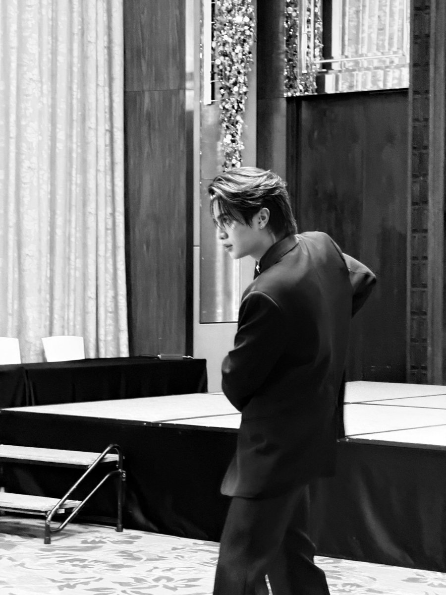 WilliamjkpCen's tweet photo. Wish William a healthy &amp; happy August 😊, part of me is glad he's away for 16 days, so he only has performing. Then again, he's a workaholic with 2 businesses &amp; 101 side hustles quests. Remember to explore a little &amp; enjoy being 21💙
#williamjkp
#LYKNDuskAndDawnWorldTour2026 https://t.co/vxiXoYMuHQ