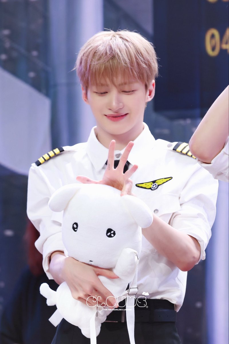 clouds_hoonjae's tweet photo. 260730 MP

가나디도 왕관을 써야죠ㅋㅋㅋ👑

#TWS #투어스 #トゥアス
#JIHOON #지훈 #シフン https://t.co/738mlBqOcR