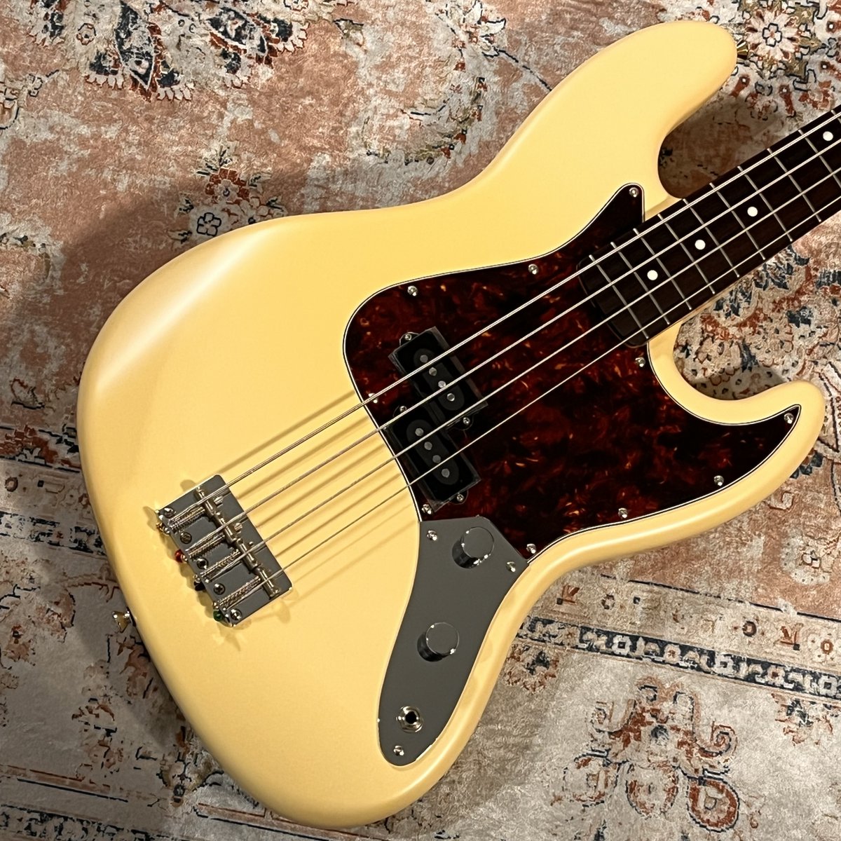 shima_kouriyama's tweet photo. 【 Japan Craft Bass Fair 】
7/31(金)~8/9(日)
展示期間は週末の日曜日まで!
試奏・弾き比べ大歓迎です!🙌
ベーシストの皆さん、この機会にぜひ遊びにいらしてください!
〈展示予定メーカー〉
はこちらから👇
https://t.co/KTaBP2Oys4
#ベース
#Sugi
#Provision
#MAYONES https://t.co/I593ZGxU8x