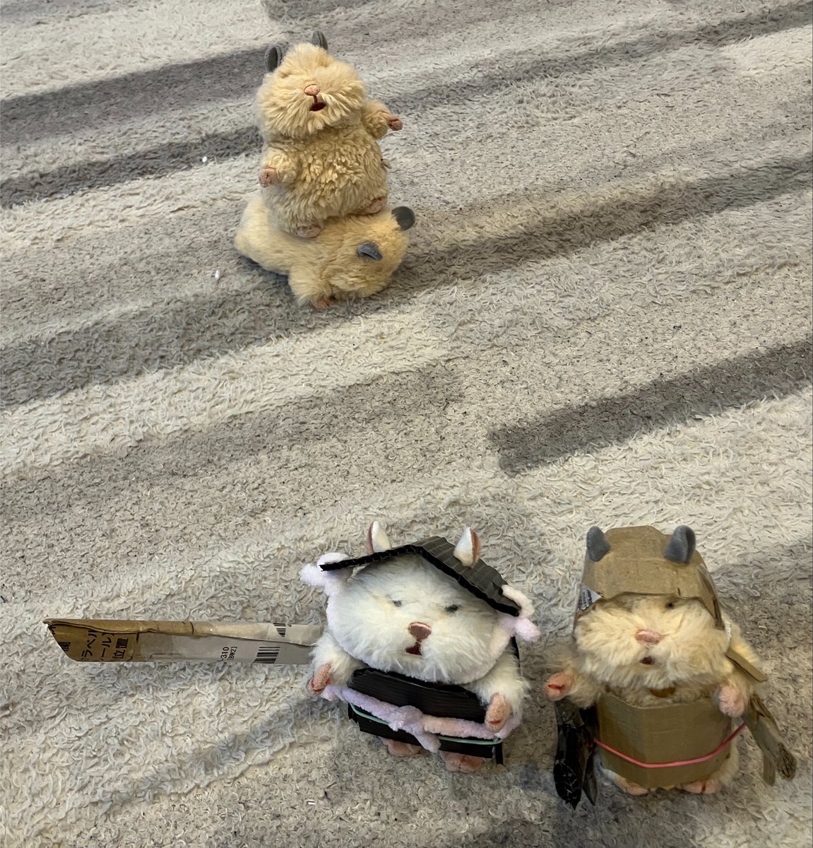 mochinui328's tweet photo. 子が作ったはむの鎧😂✨
意外によくできてて、足軽にいそう🤣💕ちなみに槍と刀を持ってる笑

「「かっせんじゃぁ〜！！」」

#はむにぎり https://t.co/UepyP4QMUv