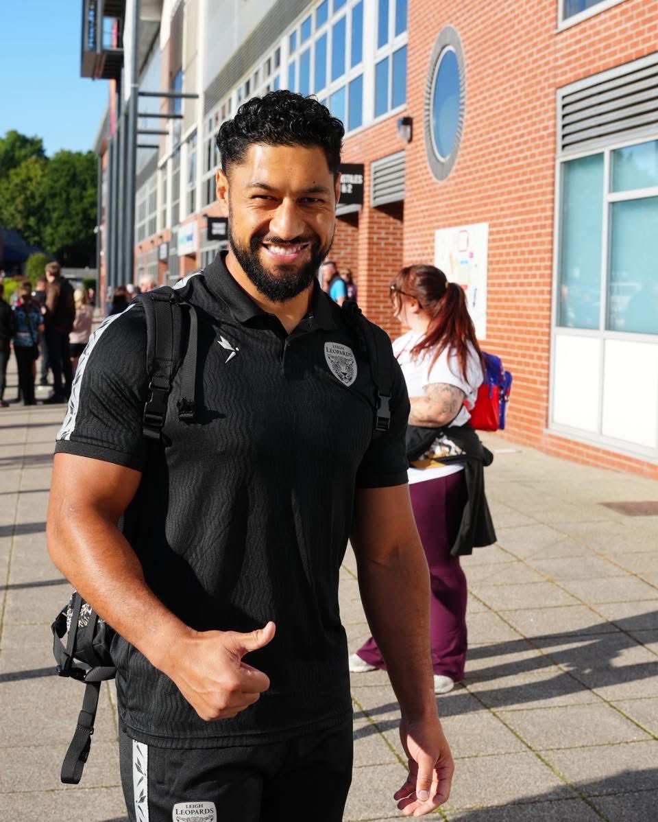 DebeauPerform's tweet photo. As @LeighLeopardsRL approach their next game, let’s revisit the debut of their new game day gear… we love it! Do you?🔥
#debeauperformance https://t.co/FAtVvERCaa