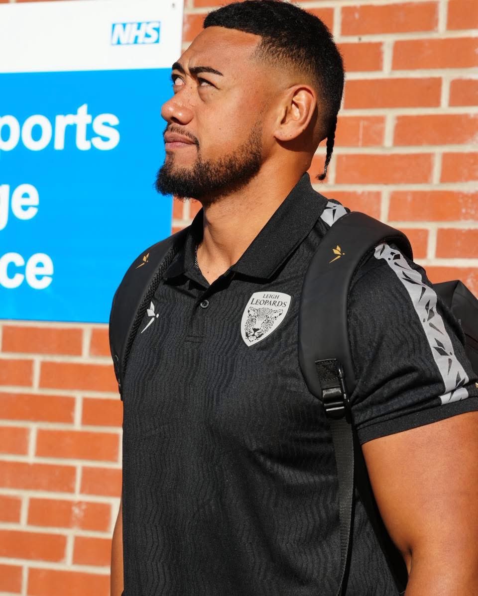 DebeauPerform's tweet photo. As @LeighLeopardsRL approach their next game, let’s revisit the debut of their new game day gear… we love it! Do you?🔥
#debeauperformance https://t.co/FAtVvERCaa