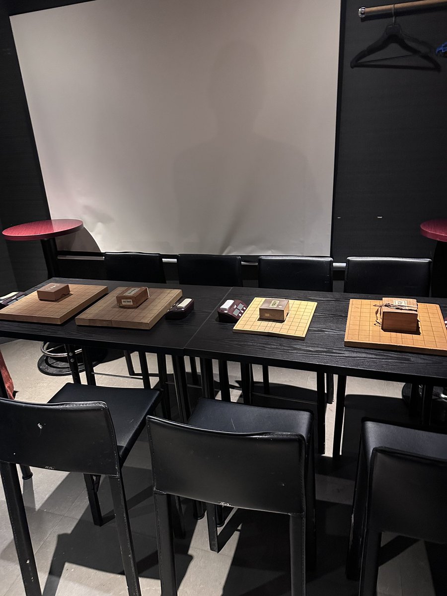 TdakaaaAh's tweet photo. 人より将棋盤の多いUTERO将棋大会 https://t.co/2JY4PUkqNE