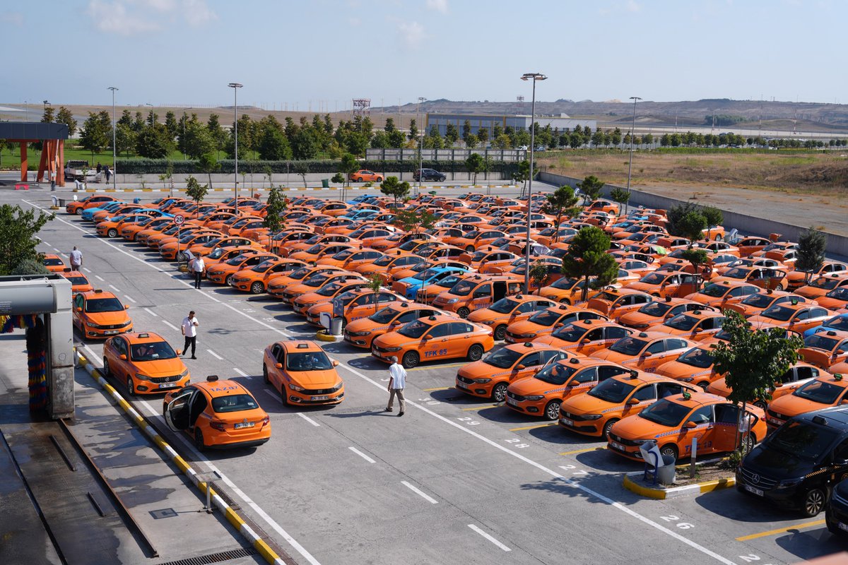 BBvolkanyilmaz's tweet photo. İstanbul Havalimanı Taşıma ve İşletme Kooperatifi’nde kıymetli taksi esnaflarımızla bir araya geldik.

Kooperatif Başkanı Fahrettin Can’a, Esnaf Kefalet Kooperatif Başkanı Mustafa Silahyürekli’ye, Kooperatif Başkanvekili Yusuf Tuna’ya, Kooperatif Başkan Yardımcısı Ayhan Çobanoğlu’na ve tüm esnaflarımıza teşekkür eder, hayırlı işler dilerim.
