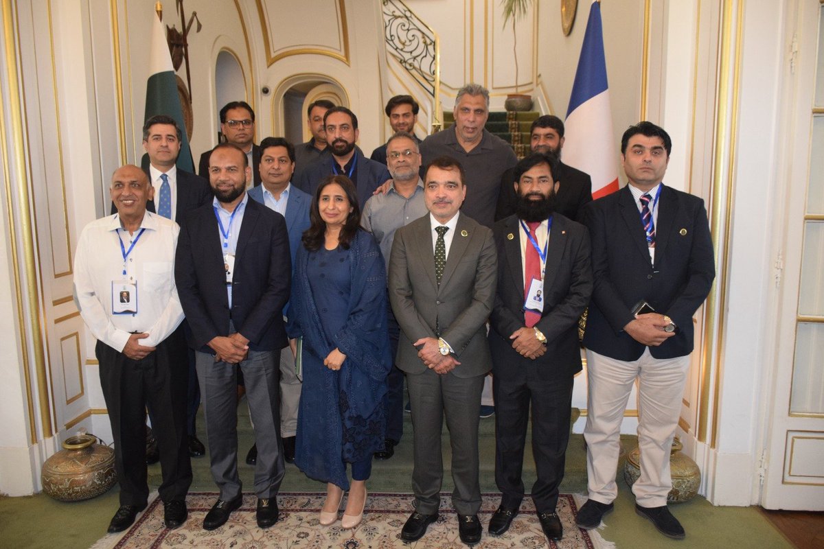 PakinFrance's tweet photo. Ambasador Mumtaz Zahra Baloch @Mumtazzb received a delegation of Lahore Chamber of Commerce & Industry @LahoreChamber led by President Mr. Faheem ur Rehman Saigol. Discussions focused on expanding B2B linkages & exploring new avenues for economic cooperation between Pakistan 🇵🇰 & France 🇫🇷

@GovtofPakistan 
@MoIB_Official 
@ForeignOfficePk 
@OfficialDGISPR
@appcsocialmedia 
@RadioPakistan 
@PakistanTVcom