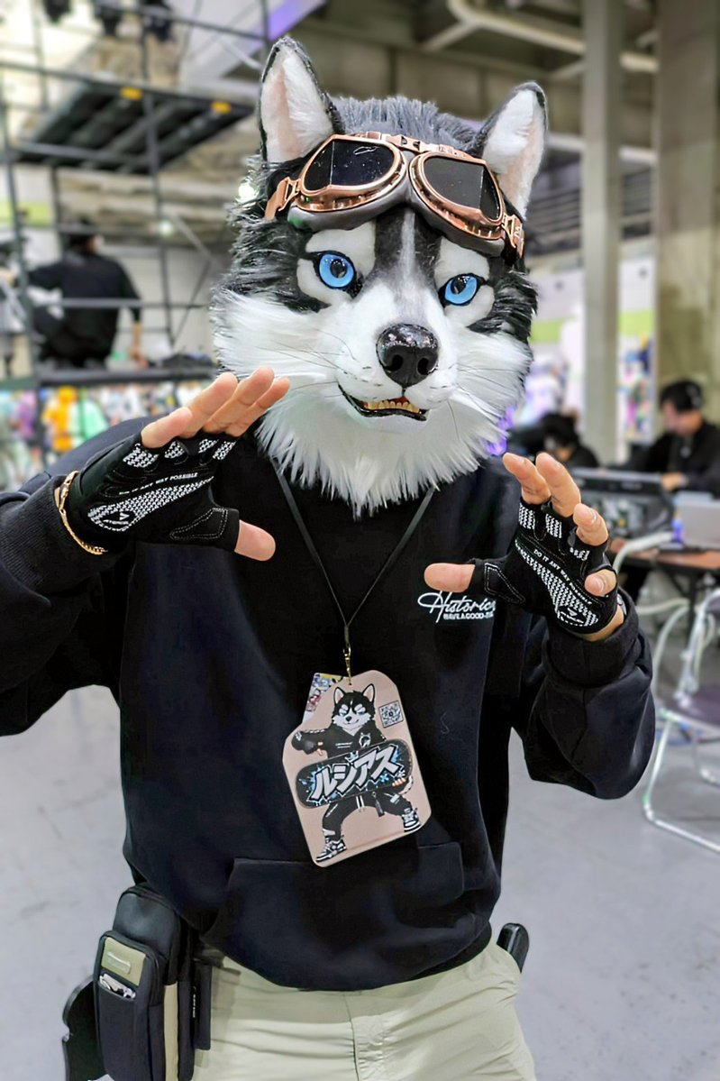 yusukemax1's tweet photo. #OFFF2026
@ShortTale_beast

アラスカンマラミュートのルシアスさん、本イベントがデビュー戦だったそうです。めちゃくちゃ綺麗な顔立ちで、ゴーグルや手袋、どれも格好良かったです。
お写真撮らせて頂きありがとうございました🙏 https://t.co/xirX7icLAo