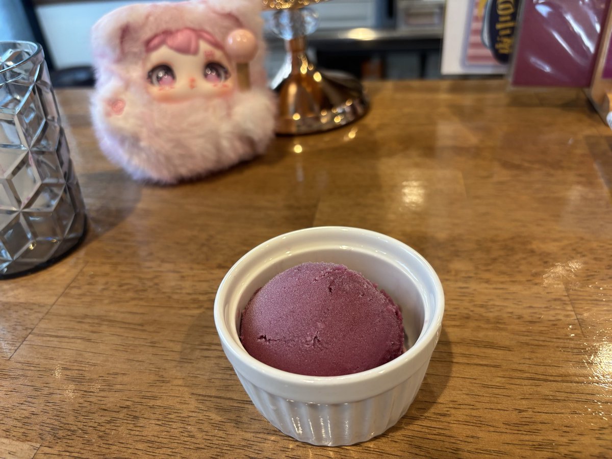 duradu28's tweet photo. 今日はチャームがアイスでした。 https://t.co/ZS3U85uoFr