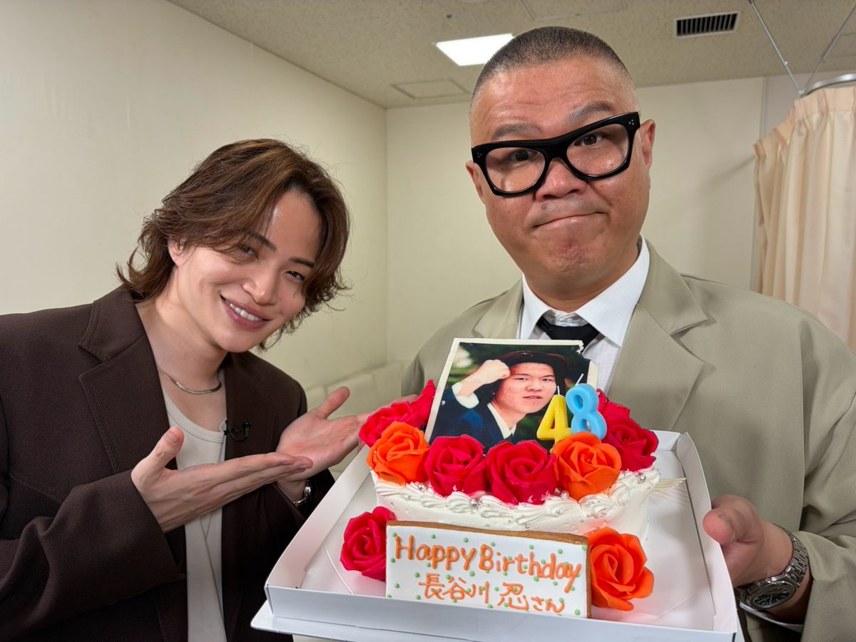 nanka_omo's tweet photo. 今日は
長谷川さん４８歳の誕生日です🥳👏

これからも長谷川さんの
高速ツッコミ スベリ知らずで
何かオモを盛り上げてください🙌 https://t.co/V8n82YE4XZ