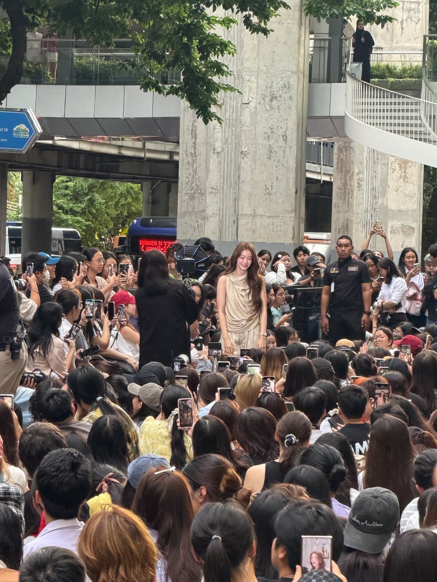 mmffhun's tweet photo. ป๊าดดดด เราดังขนาดนี้แล้วพี่ตาล 

NAMTAN BA FITFLOP
#FitFlopXNamtan https://t.co/LUumtZq9GD