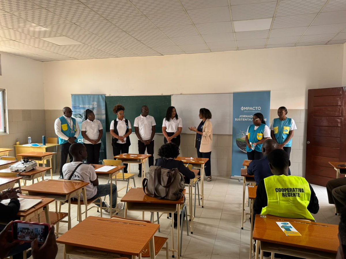 UNDPAngola's tweet photo. ♻️ Through the #CleanOceans and Marine Litter Initiative, waste pickers and cooperative representatives strengthened their skills in financial literacy, #GenderEquality and inclusion.

Supporting more sustainable and inclusive #WasteManagement in Angola. https://t.co/G6Nf0mRtqk