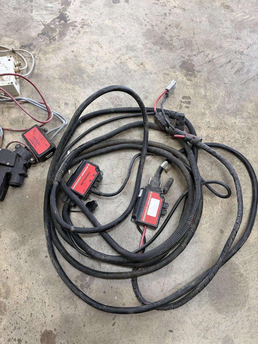 ChilderditchFms's tweet photo. Horsch drill wiring loom and control module- come off co4 as upgraded to Isobus. All in good working order  - inc radar, control box, tramline kit, bout marker kit, fan speed sensor
Open to offers - Essex https://t.co/S6SyZMRQPI