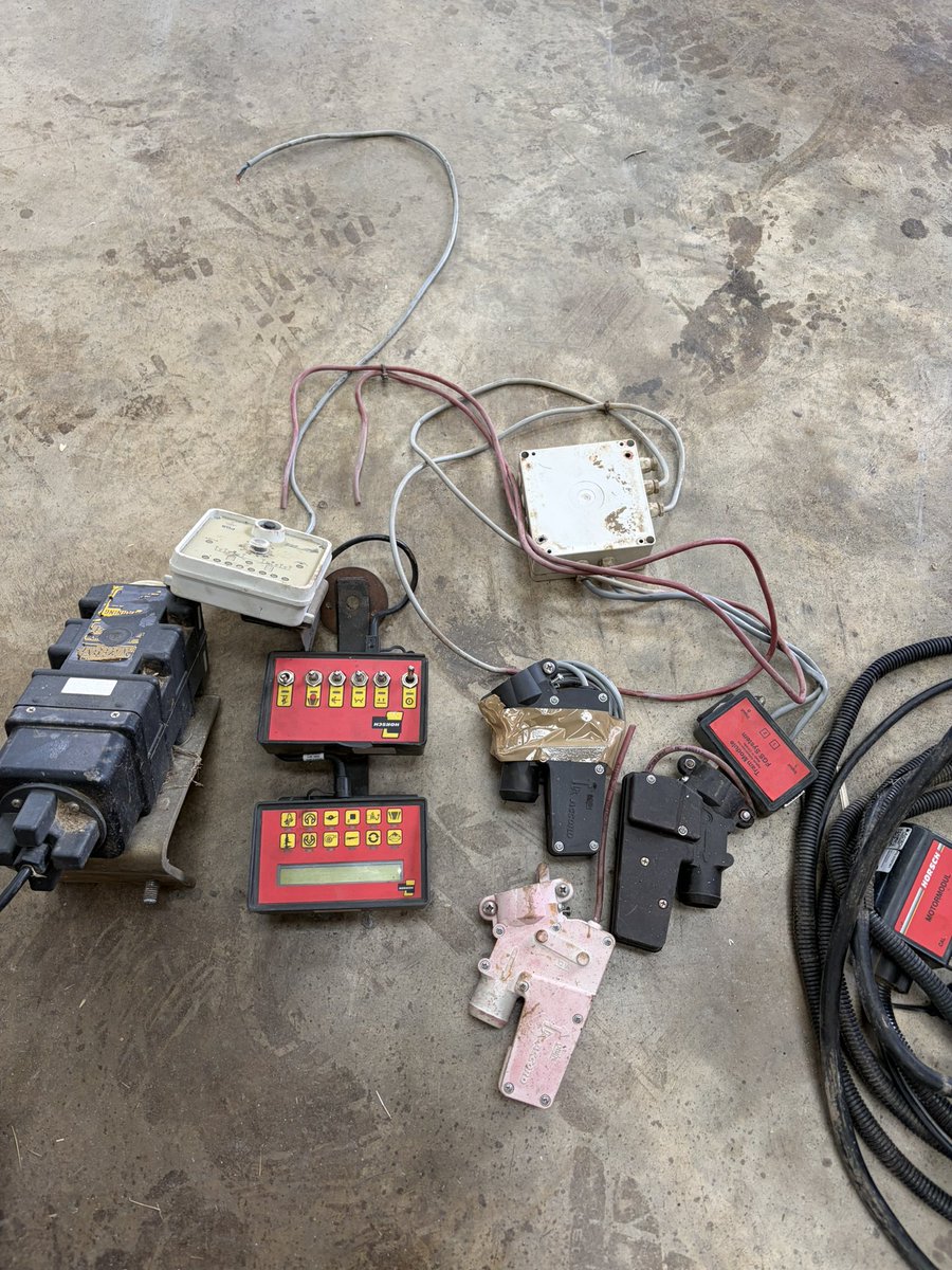 ChilderditchFms's tweet photo. Horsch drill wiring loom and control module- come off co4 as upgraded to Isobus. All in good working order  - inc radar, control box, tramline kit, bout marker kit, fan speed sensor
Open to offers - Essex https://t.co/S6SyZMRQPI