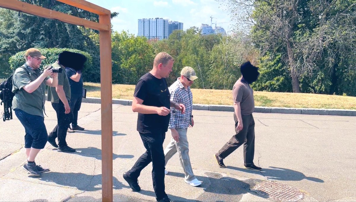 JulianRoepcke's tweet photo. An dieser Stelle ein riesengroßes Djakuju an @artczyk, der ab sofort auch bei @Unmanned_UUS arbeitet, für seinen unermüdlichen und bedingungslosen Video-Dreh-und-Edit-Einsatz – auch im Kriegsgebiet.
🙏 Danke, lieber Artur, dass du mich aushältst, und keiner meiner zehntausend Versprecher je öffentlich wird.😉