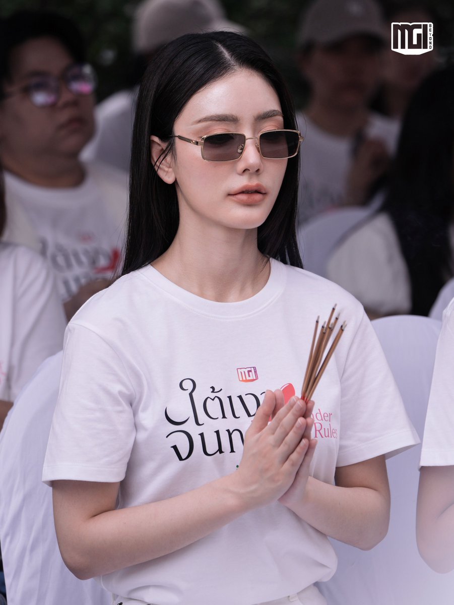 UnderHerRulesTH's tweet photo. สวยอะไรกัน ขนาดนี้อ่ะ 

UNDER HER RULES Q1
#ใต้เงาจันทราQ1
#บวงสรวงใต้เงาจันทรา 
#UnderHerRulesTheSeries 
#iQIYIOriginal 
#iQIYI 
#MGIBeyond
#meenbabe
#Jinma https://t.co/VSwbNxGZKd