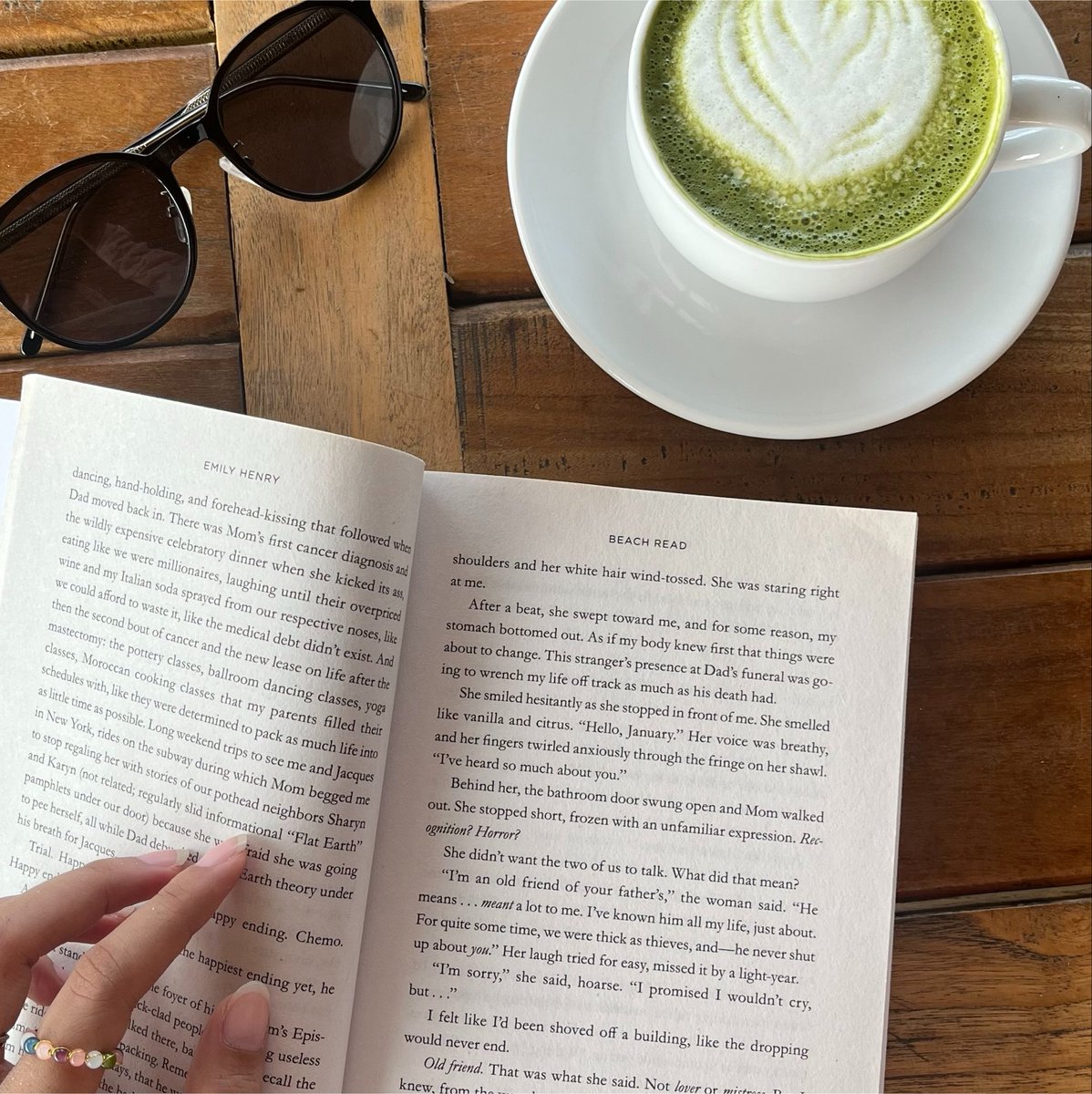 andherpages's tweet photo. ── current read:
beach read by emily henry ★ ˙ ̟ !! https://t.co/eDokdTshgs