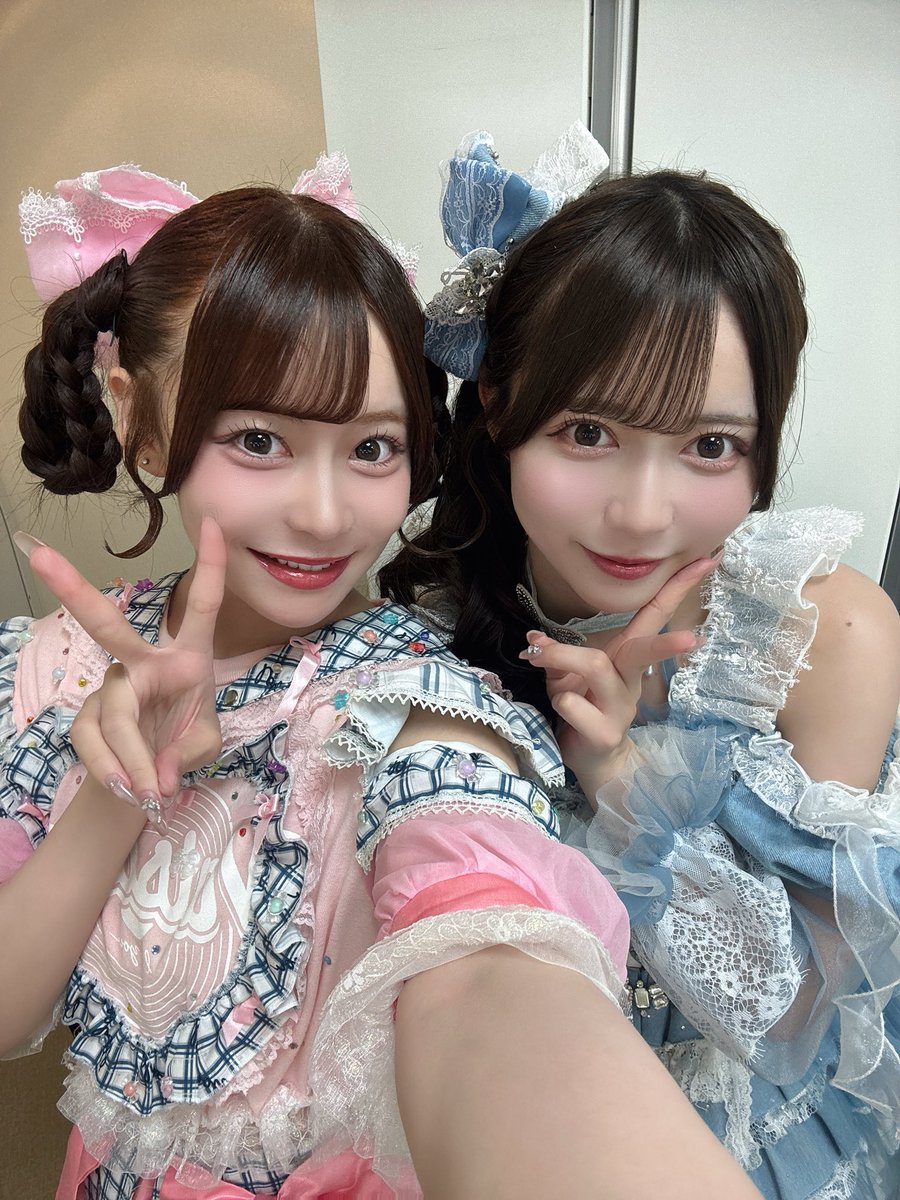 natsumi_ly0212's tweet photo. JamsCollectionさんの水瀬さららちゃんと
#TIF2026 にてお写真撮っていただきました🩵

ちょっと前の対バンですれ違った時に声かけてくださって…いつも見ているのでずっ��お写真撮りたかったのです…嬉しい…🥺お忙しい中ありがとうございました！💞

#ジャムズ さん #水瀬さらら ちゃん♡
※リプ巻き込みご注意ください！🥲