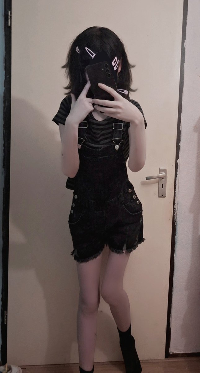 necrokittymimi's tweet photo. Bratty little sister who makes you help her hide the body of the hussie you accidentally killed together:
#tcoaal #cosplay #ashleygraves https://t.co/12bY9VLHXv