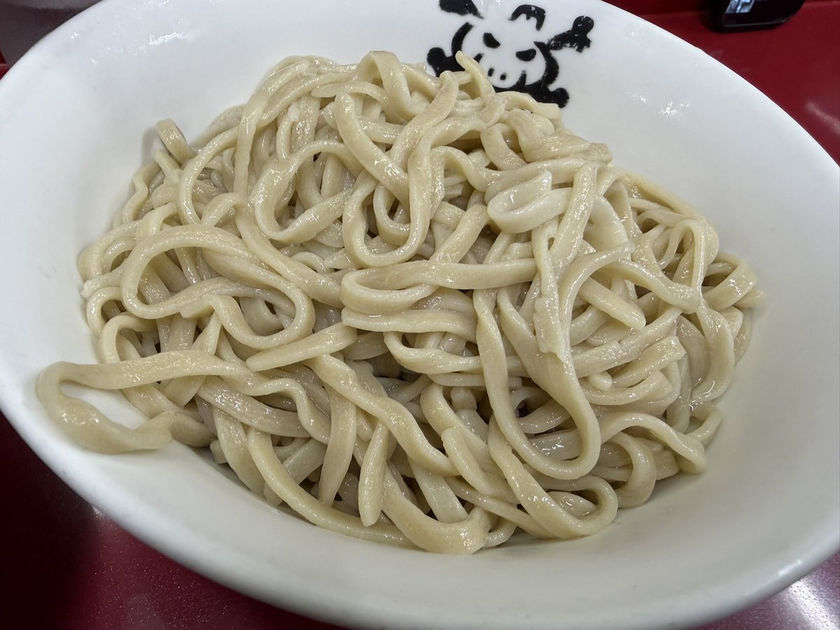 jiiibo's tweet photo. ラーメン二郎 越谷
小ラーメン少な目豚1枚
つけ麺変更 ニンニク 濃いたまご
まだまだ暑いのでサッパリつけ麺を
胡麻油が効いていて酸っぱい感じはないけど
あっさり食べられましたとさ https://t.co/h80PRmKsOo
