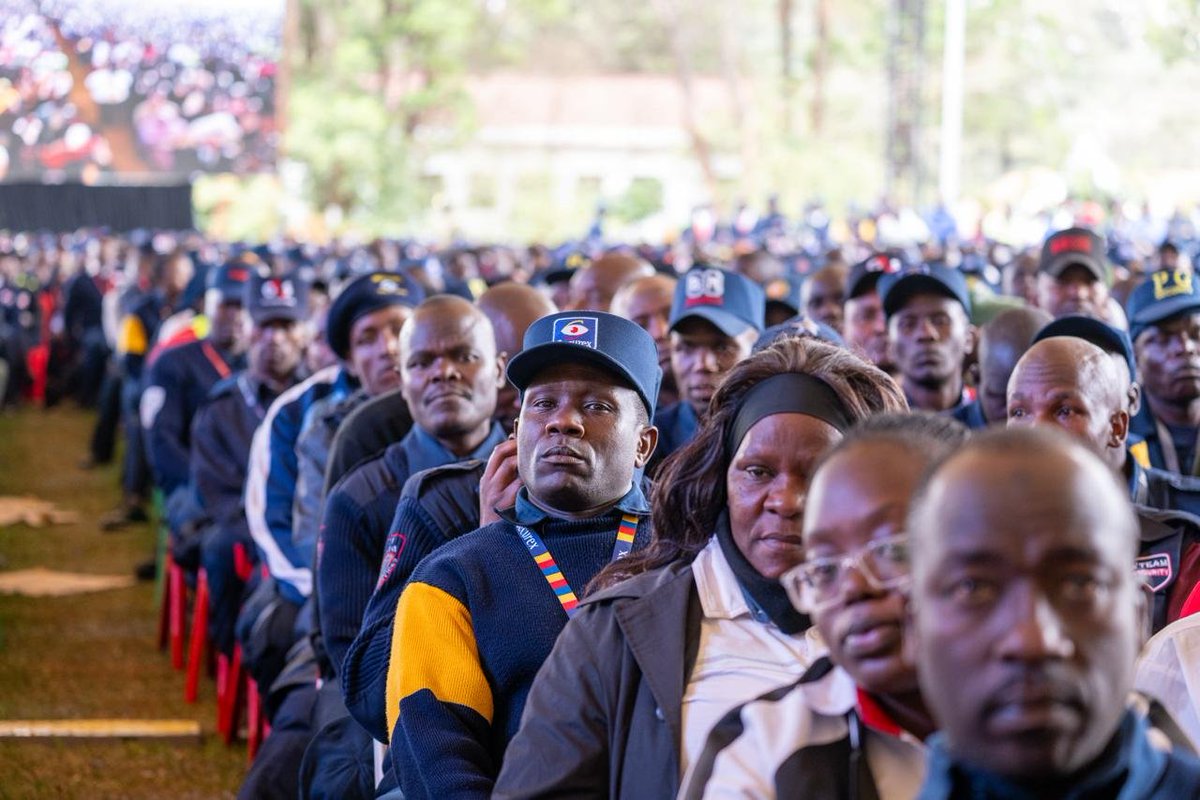 WilliamsRuto's tweet photo. We will also harmonise and strengthen training standards and provide clarity in career progression.

Further, we will  establish a framework to enable the police and private security officers to work seamlessly in enhancing security in every part of the  country. https://t.co/VuBSyvkyxF