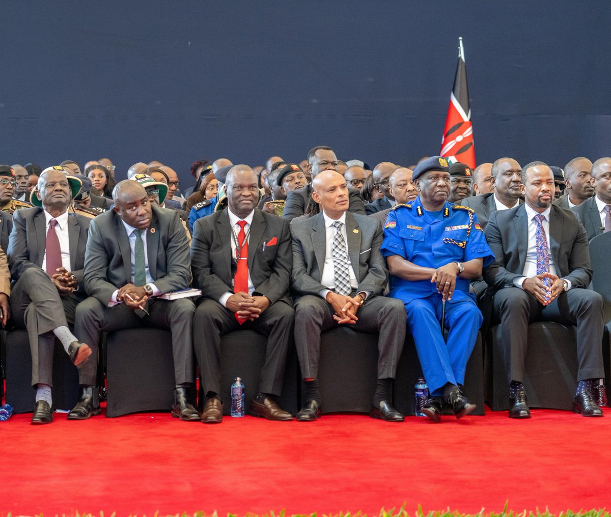 WilliamsRuto's tweet photo. We will also harmonise and strengthen training standards and provide clarity in career progression.

Further, we will  establish a framework to enable the police and private security officers to work seamlessly in enhancing security in every part of the  country. https://t.co/VuBSyvkyxF