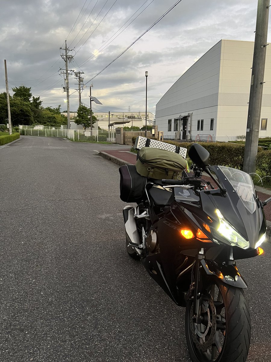 kuro_monkey125's tweet photo. 行こうぜ相棒

初キャンプツーリングやぞ

#CBR400R ver.フルパッケージ https://t.co/Bn6MS7tIzN