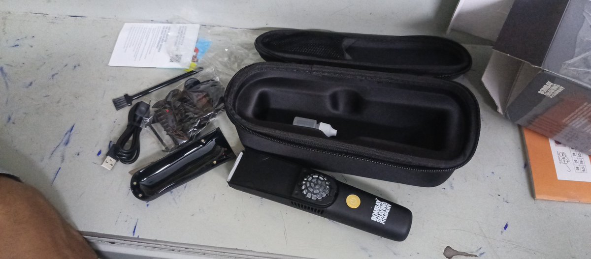 Deepaks126's tweet photo. @BombayShavingCo @BombayShavingCo 
Ordered a ₹2,999 Full Body Trimmer(Order ID: BSC2003587991)but received wrong product. 
Exchange request been raised.
This is disappointing and wastes customers'time
Please send the correct product ASAPBad Service
#ConsumerRights #WrongProduct
 #CustomerReview https://t.co/GimsRoQe44