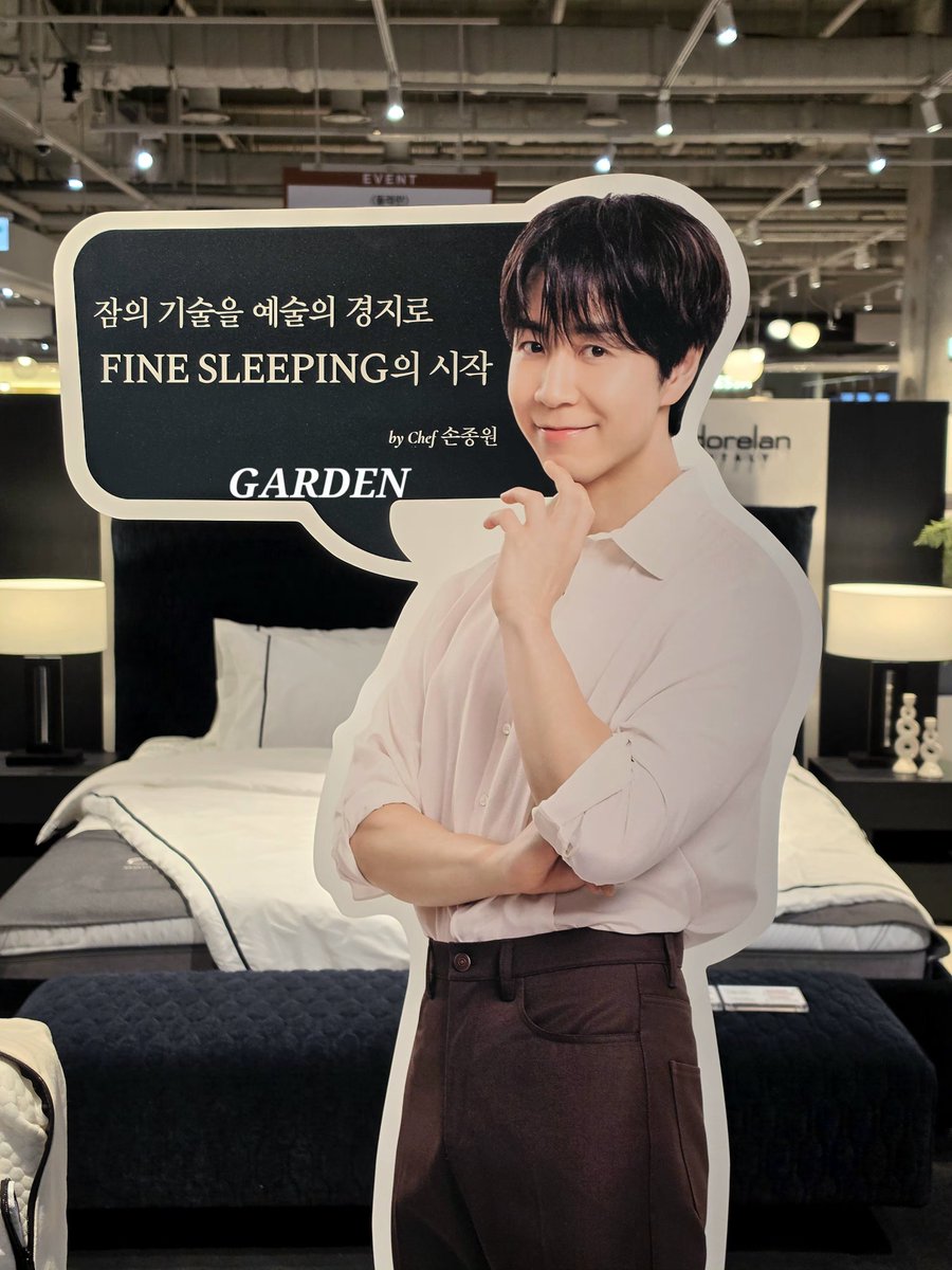 GARDEN51152705's tweet photo. 돌레란 리빙파크 팝업스토어
 화보&amp;셰프님 등신대
 #손종원 

기절......뉴착장도 있어 아악 https://t.co/9DZBdH25Z4