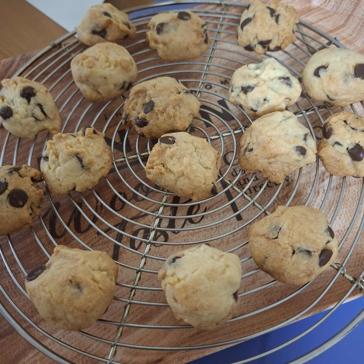 ybird135's tweet photo. 久々にクッキー作ったよ。
只今のキッチンの室温は３４度。
ドロップクッキーならストレスなく作れた。 https://t.co/mYZkSlsiqr