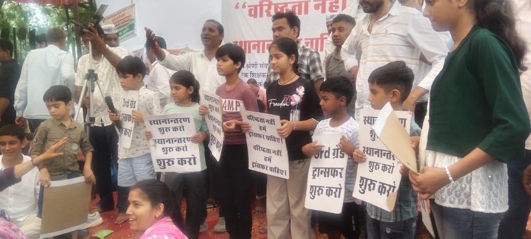 SAKIBKH87697995's tweet photo. बूढ़े माता-पिता की सेवा का मौका भी दे दो सरकार।
 #3rd_ग्रेड_ट्रांसफर_बहाल_करो 

ये हमारा अधिकार है। https://t.co/RP41Ib8gZG