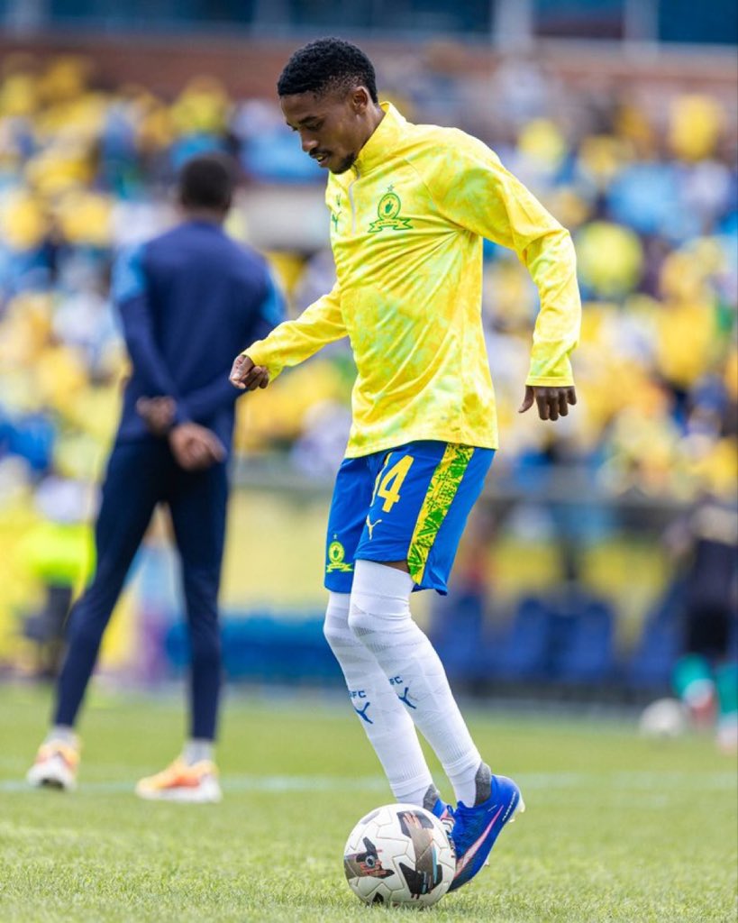 rammusi_katlego's tweet photo. Manyisa, Lorch, Saleng etc

They can buy from a rival but ban their unwanted players from being signed by a rival. 

I'm struggling with the form of greed and obsession with dominance Sundowns has. It doesn't make sense. Sport is meant to be competitive, on a fair basis at that https://t.co/4Iz0ykYpSB