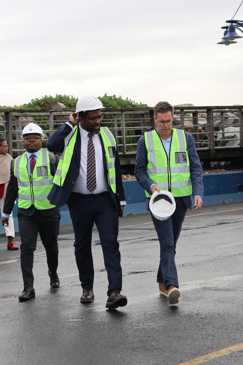 HigherEduGovZA's tweet photo. “Get a trade. Get a skill. Build your future. Build your country.” Through Work-Integrated Learning, students gain practical skills, workplace experience and a credible route into employment.” @ButiManamela 

#SkillsRevolution #WorkIntegratedLearning #TVETmonth
@CETASkillsDev https://t.co/Yp3rcL61sD