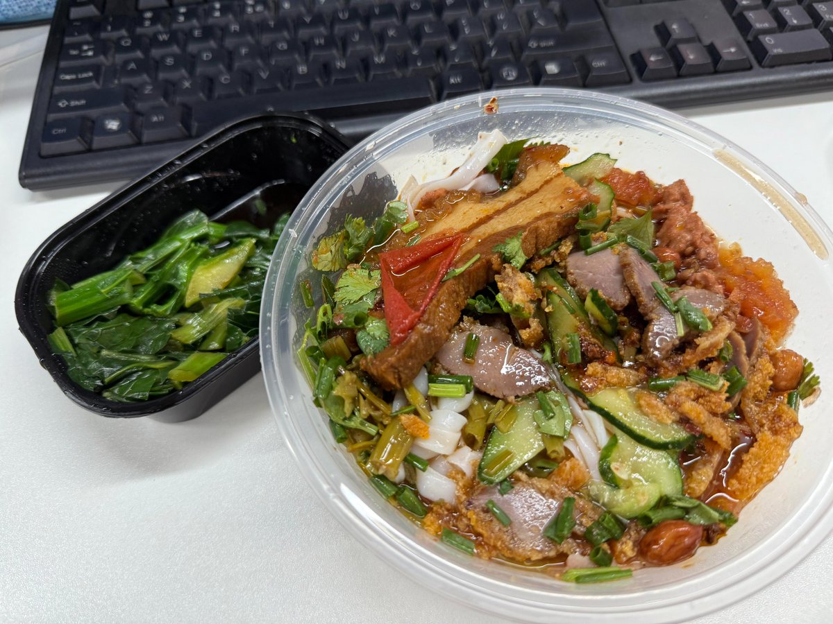 Berniece46359's tweet photo. Spicy &amp; tangy! Cold noodles save my workday#RiceNoodles #ChineseNoodles https://t.co/2SmBhVWPz1