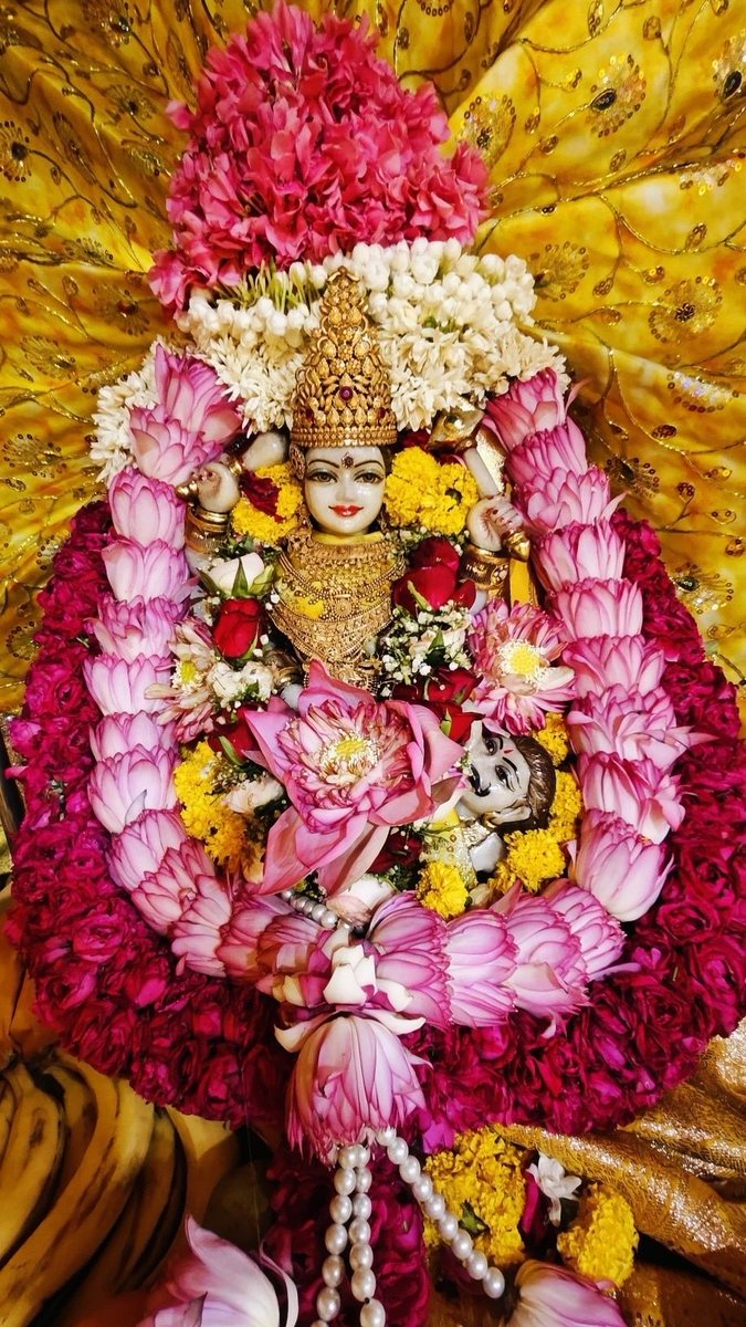 baglamukhipuja's tweet photo. सच्ची श्रद्धा से किया गया माँ बगलामुखी का स्मरण जीवन में नई ऊर्जा और नई आशा का संचार करता है। माँ अपने भक्तों की हर प्रार्थना सुनती हैं और उन्हें सही मार्ग पर चलने की प्रेरणा देती हैं। https://t.co/nmJKIMgsaK