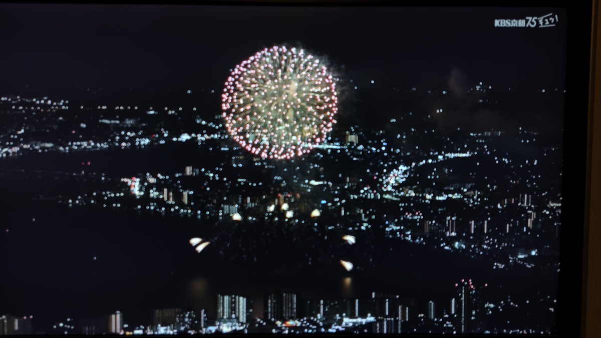 Dr_BUER's tweet photo. 「第40回記念 びわ湖大花火大会」生中継のシークレットゲスト「滋賀のアニキ」が、だれ川貴教だろうと思ったら西川ニキだった件。いやそれはそやろ。むしろそうじゃなかったら誰が来んねん。　#西川貴教 https://t.co/PkM2KIEDwF