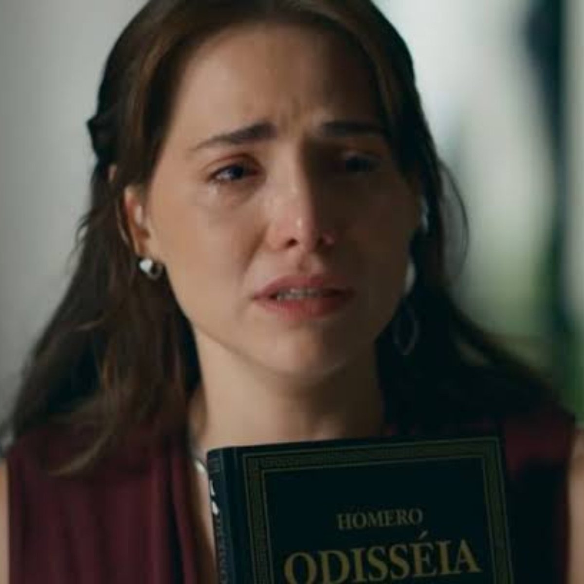 forumeplay's tweet photo. A direção de #QuemAmaCuida revelou que os livros vistos em cena fazem parte da construção dos personagens e ajudam a reforçar suas personalidades na trama.

Enquanto Adriana aparece ligada a clássicos como A Odisseia e O Conde de Monte Cristo, Pilar é associada a obras sobre poder e estratégia. Segundo Amora Mautner e Walcyr Carrasco, as escolhas nunca têm objetivo de marketing, mas de aprofundar visualmente a narrativa.

🗞 Estadão